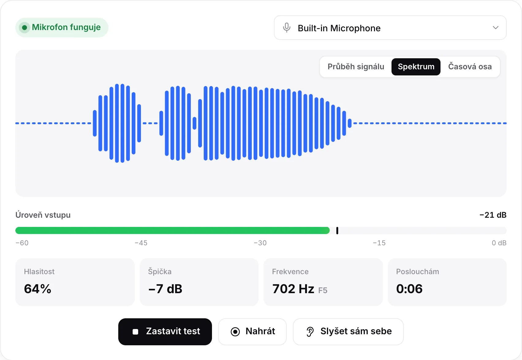 Test mikrofonu v zobrazení Spektrum s pohybujícími se sloupci, úrovní vstupu −23 dB a zeleným stavem „Mikrofon funguje“