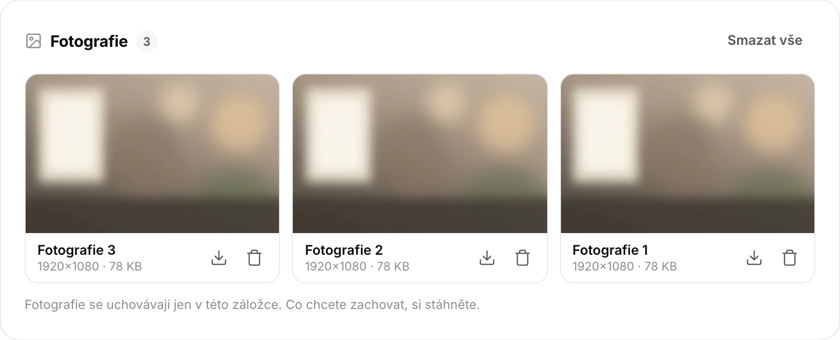 Tři fotografie ze série v seznamu Fotografie, každá 1920×1080, s tlačítky pro stažení a smazání