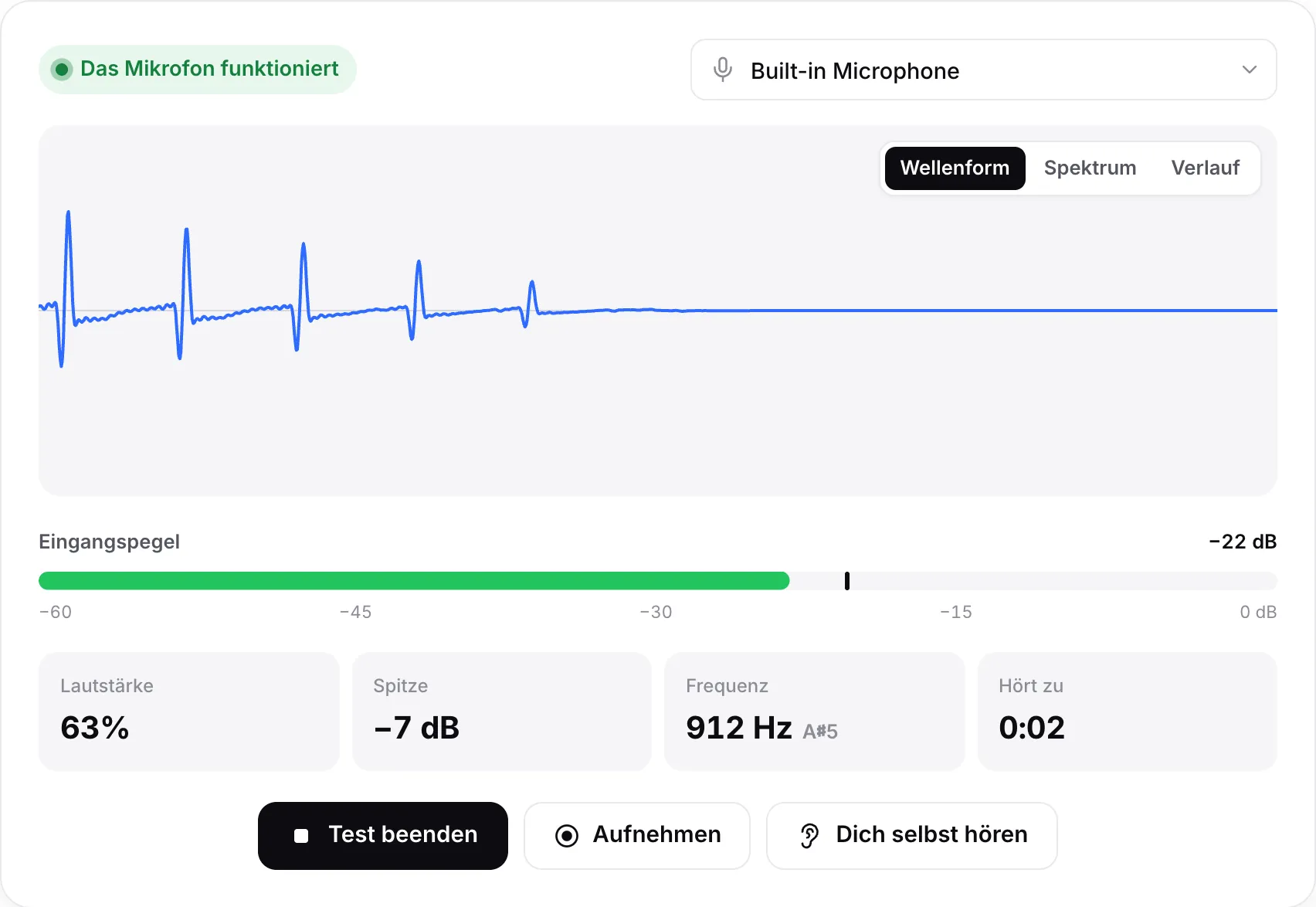 Ein funktionierendes Mikrofon: bewegte Wellenform, Eingangspegel um −26 dB und der grüne Status „Das Mikrofon funktioniert“