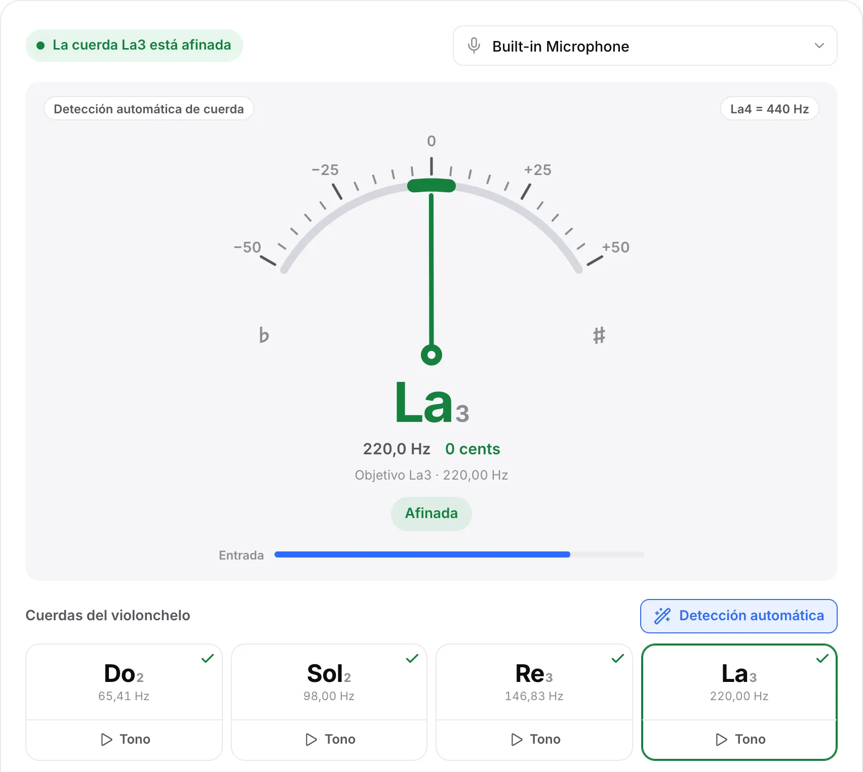 Las cuatro cuerdas del violonchelo con marcas de verificación y la cuerda de La afinada: una aguja verde a 0 cents y el estado “La cuerda La3 está afinada”