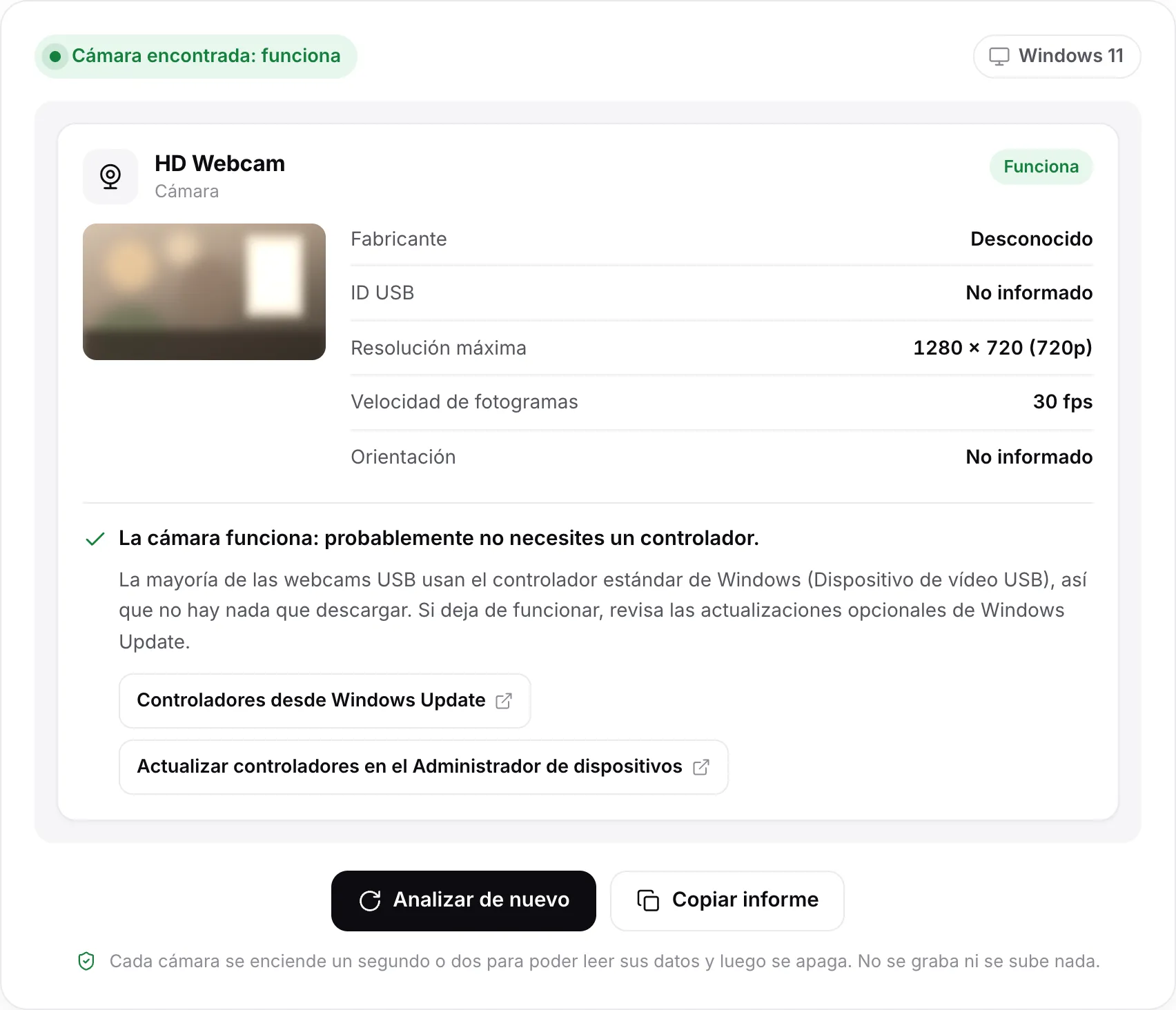 El resultado de un análisis de HD Webcam: el estado “Cámara encontrada: funciona”, una imagen fija, 1280 × 720 (720p) a 30 fps y el veredicto “La cámara funciona: probablemente no necesites un controlador”, con enlaces a Windows Update y a la ayuda del Administrador de dispositivos