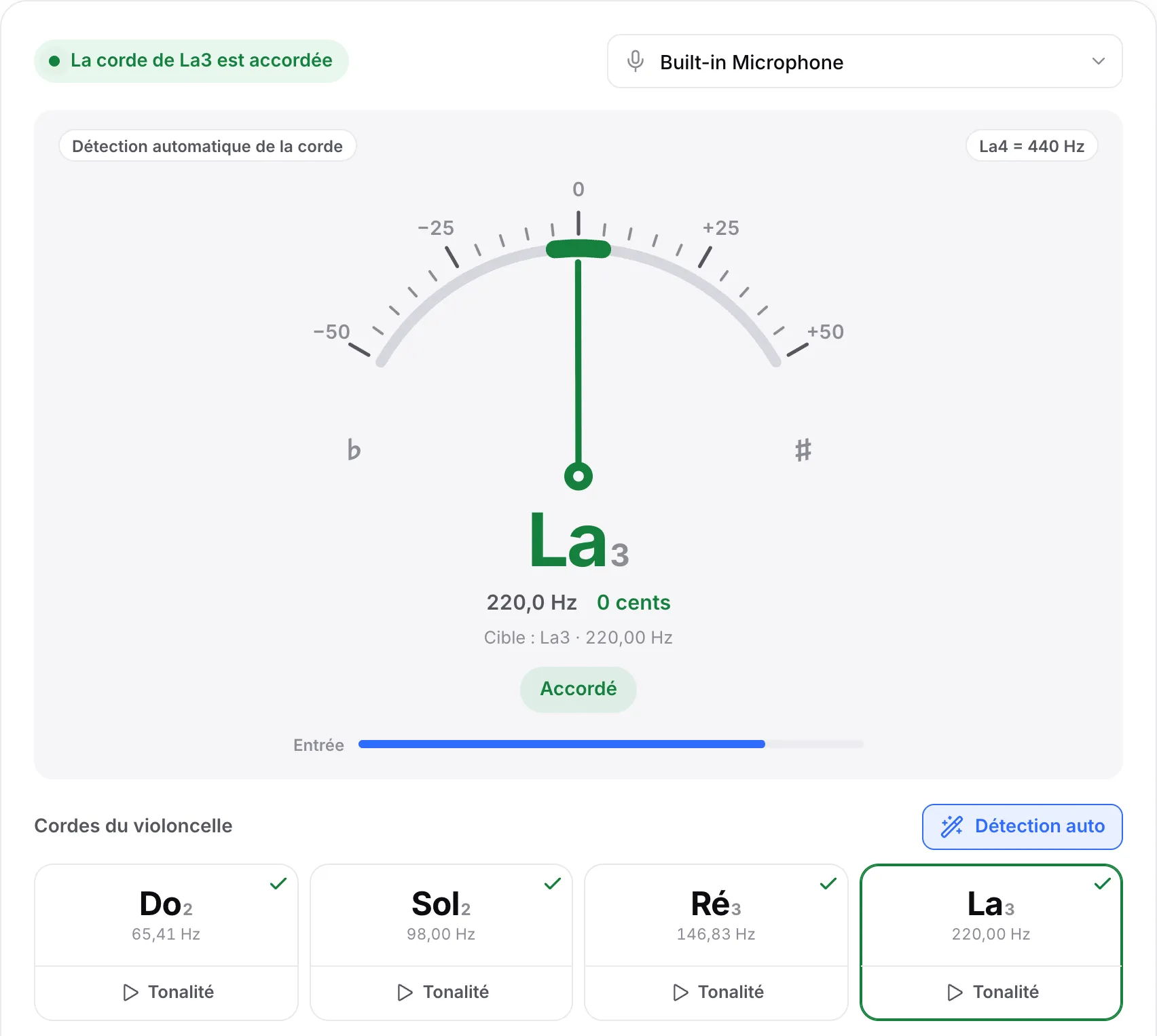 Les quatre cordes du violoncelle avec des coches et la corde de La accordée : une aiguille verte à 0 cent et l’état « La corde de La3 est accordée »