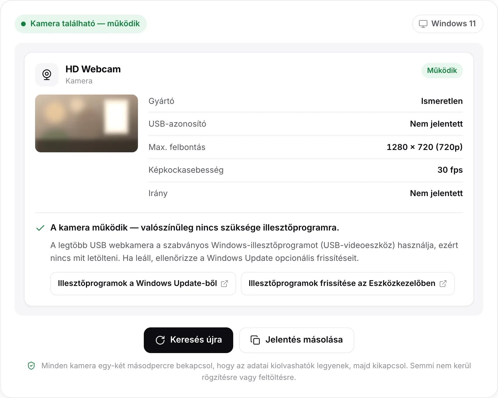 Egy keresési eredmény a HD Webcam kamerához: az „Kamera található — működik” állapot, egy állókép, 1280 × 720 (720p) 30 fps-sel és a „A kamera működik — valószínűleg nincs szüksége illesztőprogramra” ítélet, a Windows Update és az Eszközkezelő súgójára mutató linkekkel