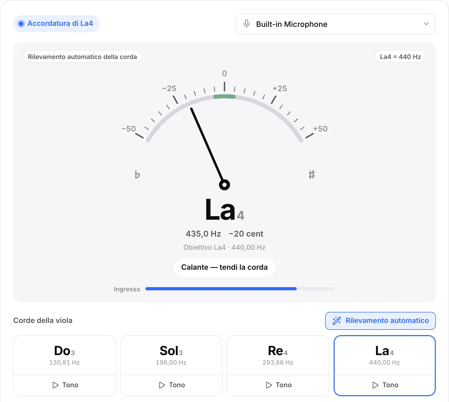 La corda del La calante di 20 cent: la lancetta pende a sinistra, la lettura mostra La4 a circa 435 Hz e l’indicazione dice “Calante — tendi la corda”