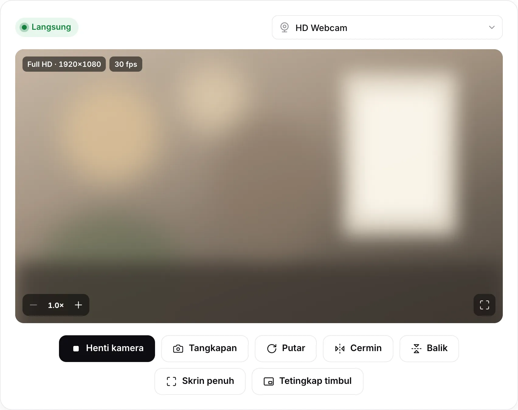 Pemapar kamera web menunjukkan gambar Full HD 1920×1080 secara langsung pada 30 fps, dengan butang Putar, Cermin, Balik dan Tetingkap timbul