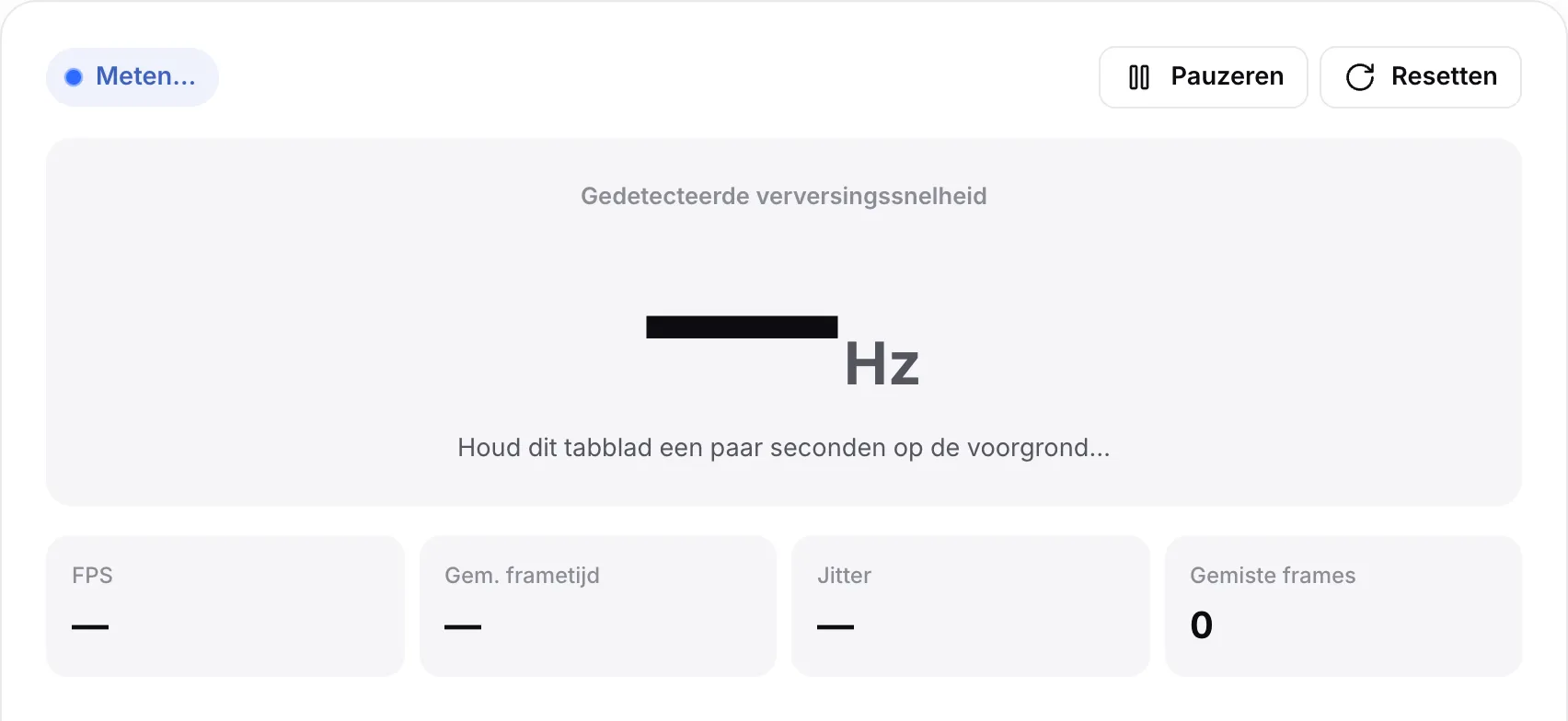 De verversingssnelheidtest tijdens het meten, met de status “Meten…” en de hint “Houd dit tabblad een paar seconden op de voorgrond…”