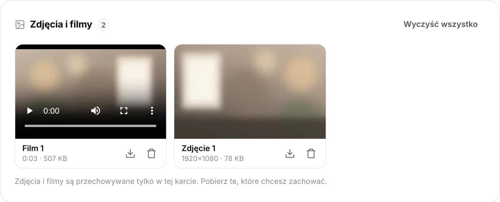 Krótki film i zdjęcie na liście Zdjęcia i filmy, każde z przyciskami pobierania i usuwania