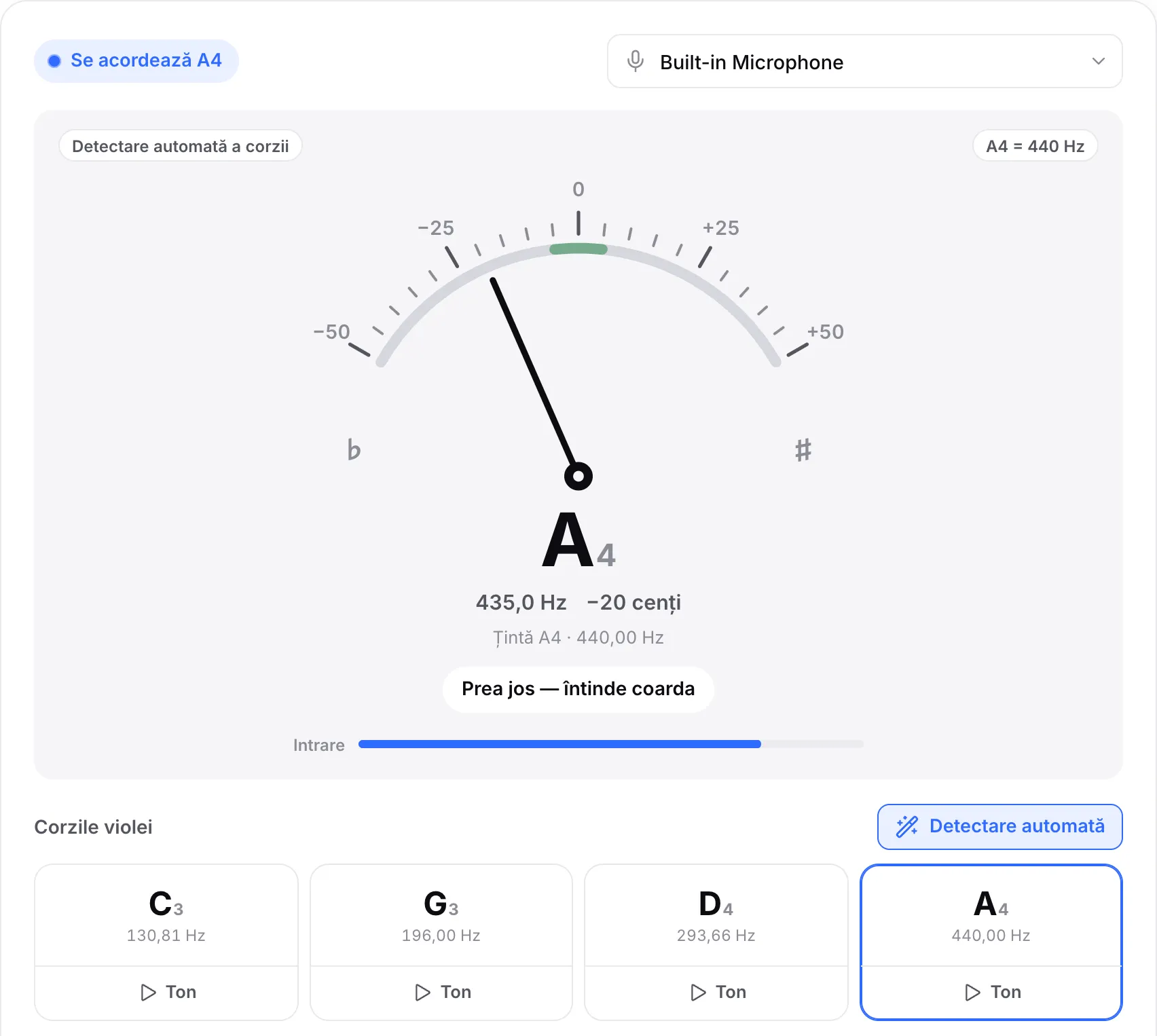 Coarda A cu 20 de cenți prea jos: acul se înclină spre stânga, valoarea afișează A4 la aproximativ 435 Hz, iar indiciul spune „Prea jos — întinde coarda”