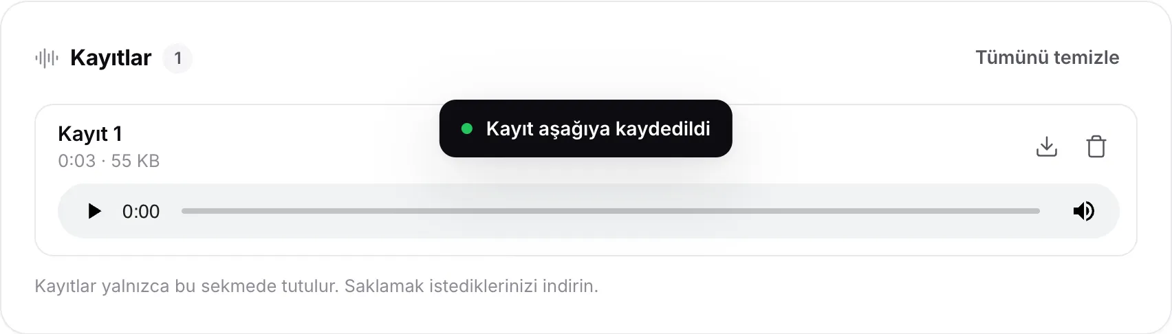 Kayıtlar listesinde süresi ve boyutu görünen bir kayıt, bir oynatıcı ile indirme ve silme düğmeleri