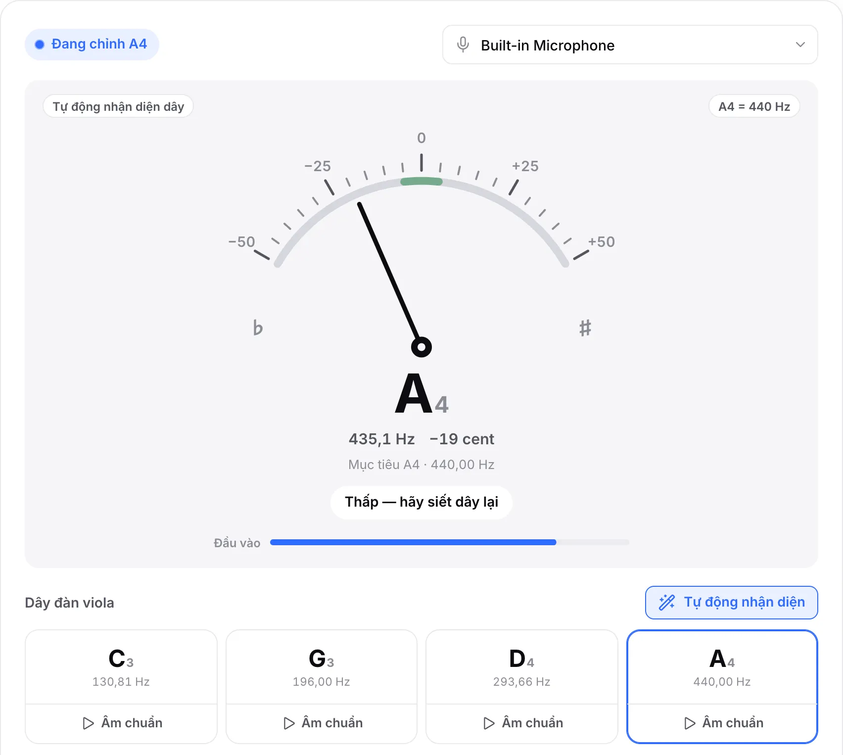 Dây A thấp 20 cent: kim nghiêng sang trái, số đo hiển thị A4 ở khoảng 435 Hz và gợi ý “Thấp — hãy siết dây lại”