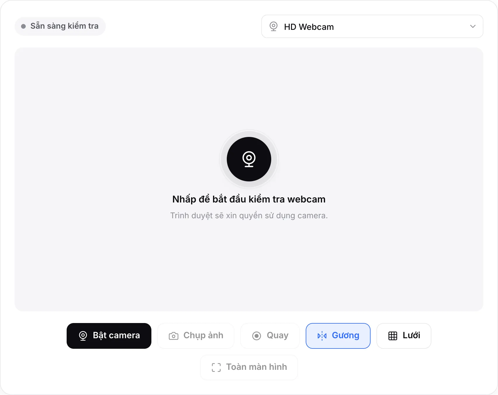 Bài kiểm tra webcam trước khi bắt đầu, với nút Bật camera và menu chọn camera